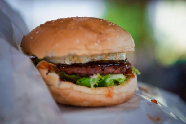 Hamburger Jest Fast Food Zrobić Bułki Mięso Ser Warzywa Restauracji — Zdjęcie stockowe