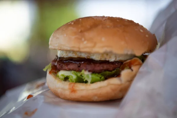 Hamburger Jest Fast Food Zrobić Bułki Mięso Ser Warzywa Restauracji — Zdjęcie stockowe
