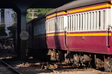 Bangkok, Tayland - 14 Kasım 2016: Tanımlanamayan demiryolu tren demiryolu parça Bangkok istasyonunda. Çünkü daha ucuz birçok kişi Tayland popüler Tren.