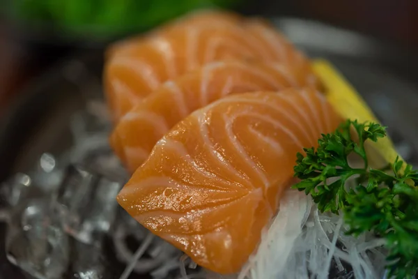 Comida Japonesa Delicadeza Consistindo Salmão Sashimi Peixe Salmão Cru Muito — Fotografia de Stock