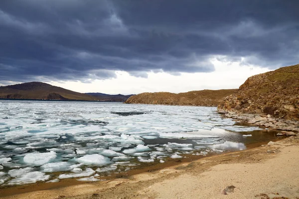 Spring Landscape Lake Baikal Cloudy Day Ice Drift Large Ice —  Fotos de Stock