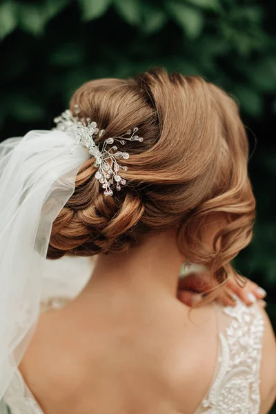 Bela Dama Honra Penteado Close Casamento Decoração — Fotografia de Stock