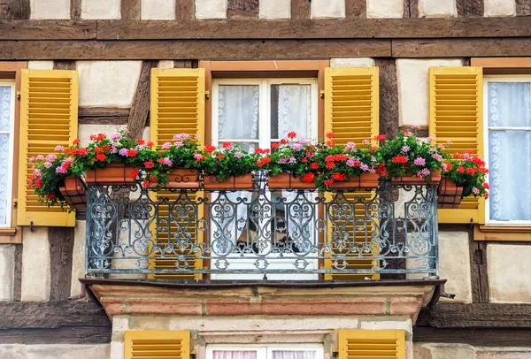 Renovated pvc windows in old house — Stock Photo, Image