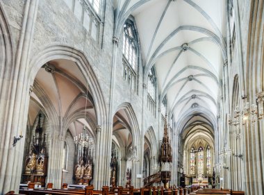 görkemli gotik katedral iç.