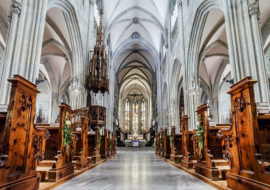görkemli gotik katedral iç.