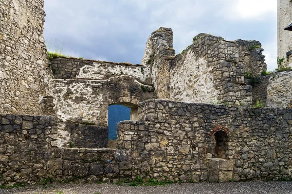 Původní středověký hrad gallenstein v Rakousku — Stock fotografie