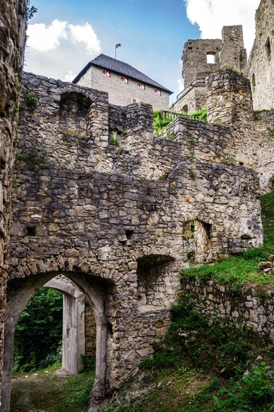 Gamla medeltida slottet gallenstein i Österrike — Stockfoto