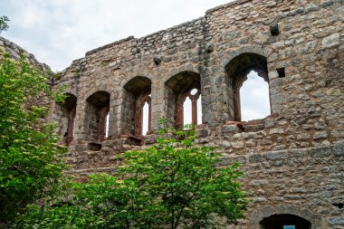 alsace içinde eski ortaçağ kalesi ortenbourg