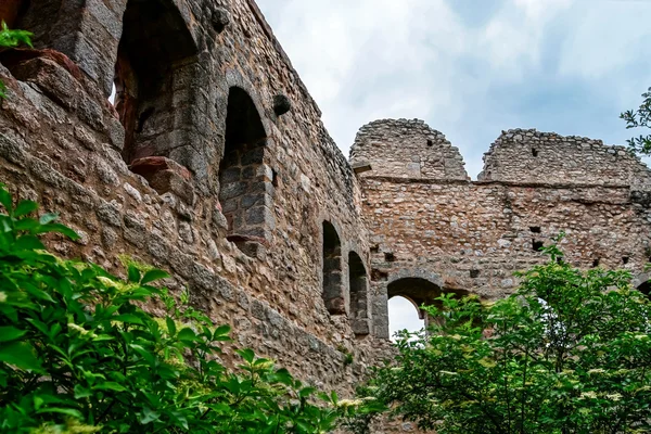 Antiga fortaleza medieval Ortenbourg na Alsácia — Fotografia de Stock