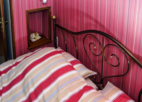 Appartamento classico camera da letto — Foto Stock