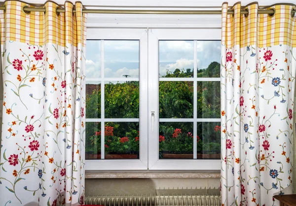 Renovierte PVC-Fenster — Stockfoto