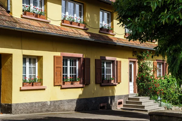 Renovated pvc wwindows in old village house — Stock Photo, Image