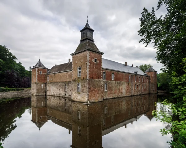 Château médiéval avec réflexion — Photo