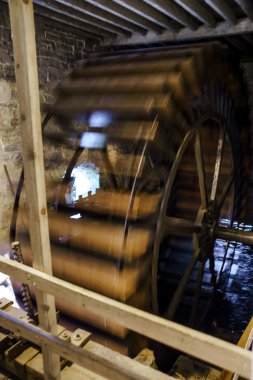 eski su değirmeni iç ve detayları