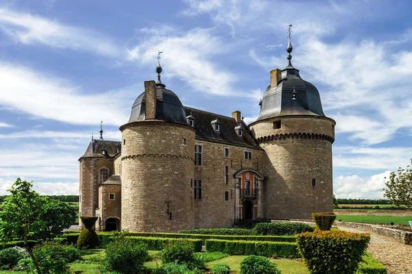Renovovaný středověký hrad — ストック写真