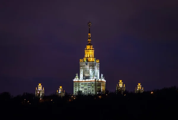 Moscow State University på natten — Stockfoto