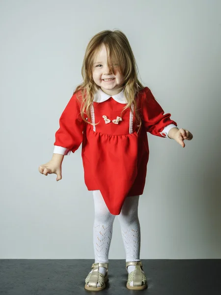 Little girl in red dress frighten photographer — Stock Photo, Image