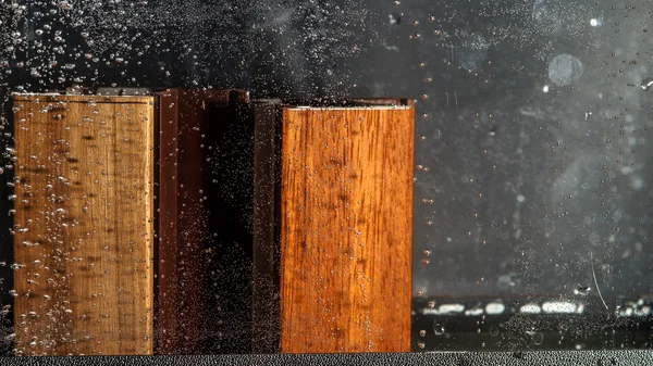 Ensaio de folheado de madeira por água — Fotografia de Stock
