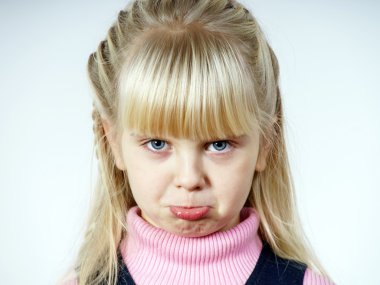 aranyos kis lány towhead megemelve