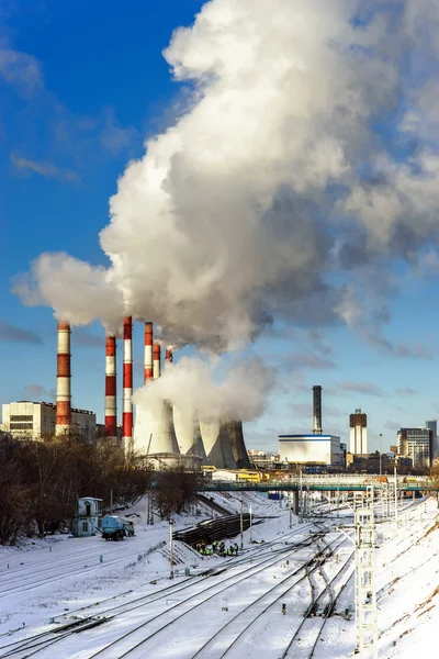 Centrale verwarming en elektriciteitscentrale — Stockfoto