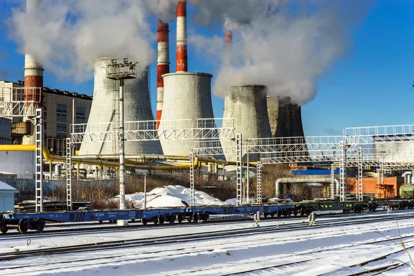 Centrale verwarming en elektriciteitscentrale — Stockfoto