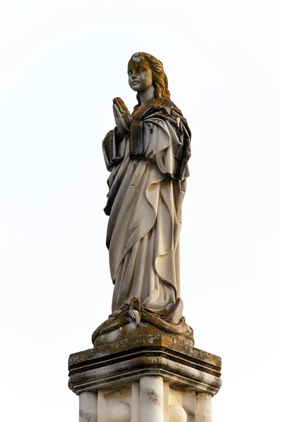 Estátua religiosa perto da catedral — Fotografia de Stock