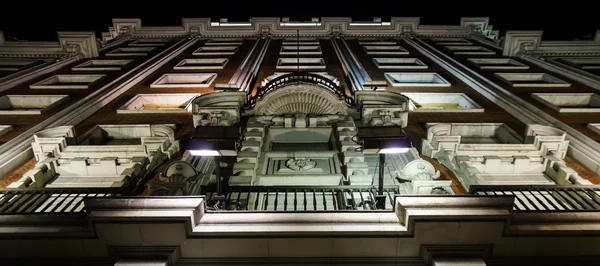 Highlighting historic building in night Madrid — Stock Photo, Image