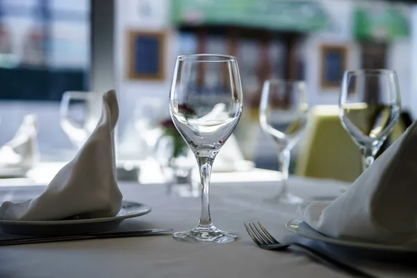 Fine restaurant dinner table setting — Stock Photo, Image