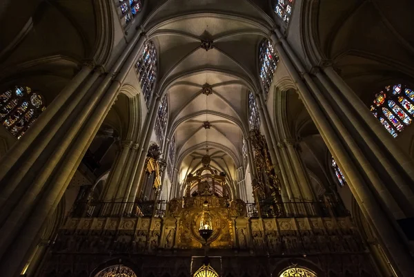 Majestosos interiores da catedral — Fotografia de Stock