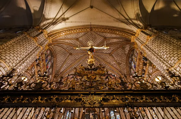 Majestätische Innenräume der Kathedrale — Stockfoto
