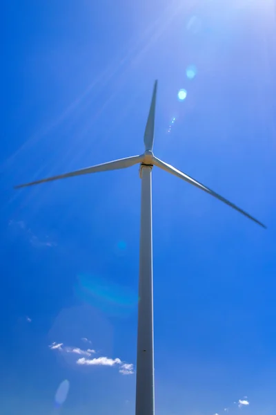 Вітроенергетична турбіна електростанція — стокове фото