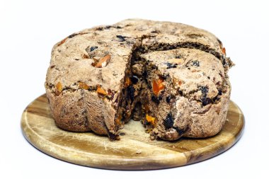 taze ekmek ile kuru üzüm ve Erik