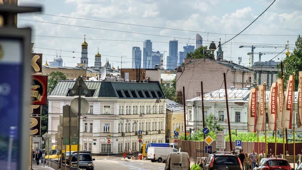 Moskva městské ulice pohled. 15. června 2013. — Stock fotografie