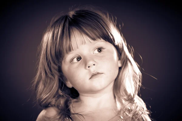 Schattig klein meisje portret — Stockfoto