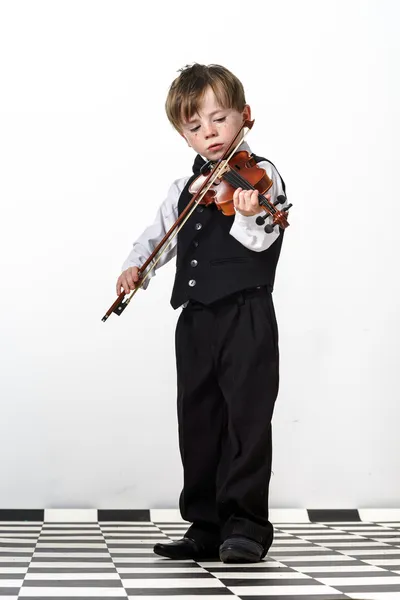 Freckled red-hair boy playing violin. — Stock Photo, Image