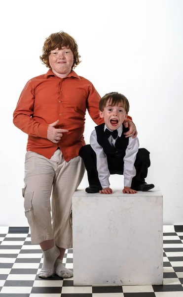 Retrato de hermanos pecosos de pelo rojo . — Foto de Stock