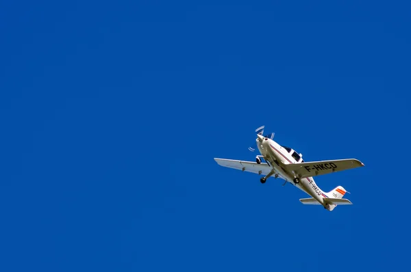 Small sport airplane in blue sky — Stock Photo, Image