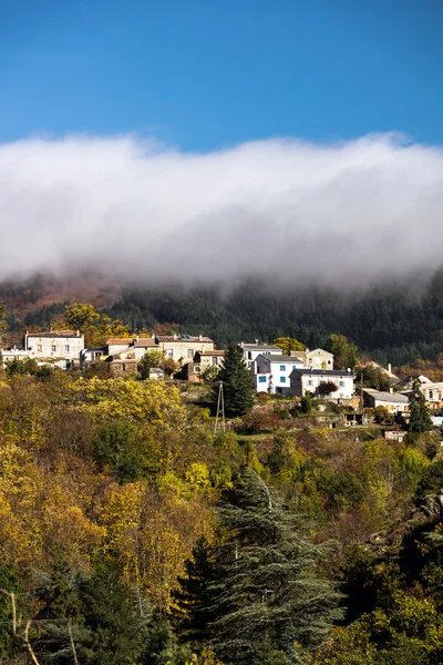 Herbstliche Landschaft in den französischen Bergen — Stockfoto