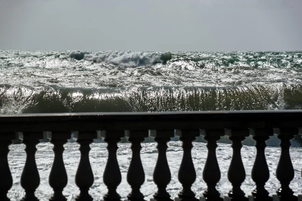 Big sea waves on quay — Stock Photo, Image