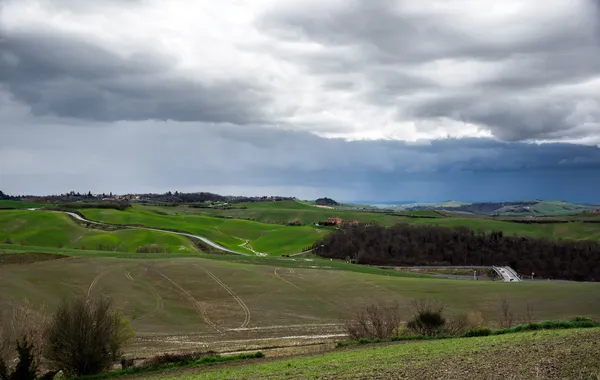 Belas colinas verdes na Toscana — Fotografia de Stock