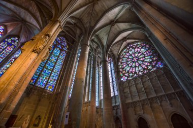 görkemli carcassone katedral iç. güneş ışığı.