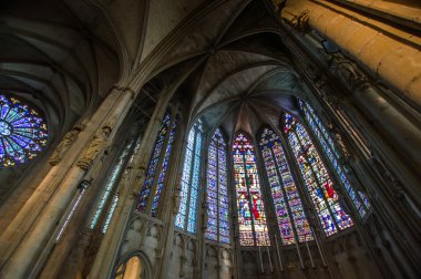 görkemli carcassone katedral iç. güneş ışığı.