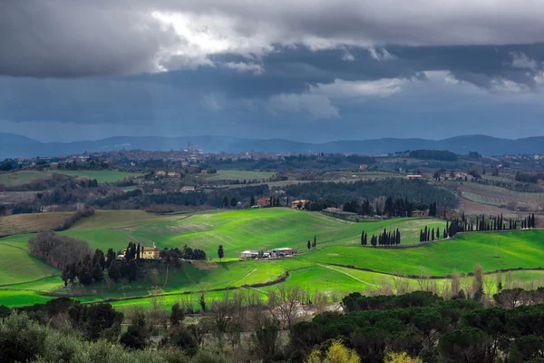 Stormy weather landscape with beautiful light — Stock Photo, Image