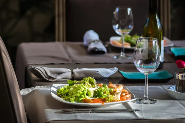 Comer ligero con vino blanco —  Fotos de Stock