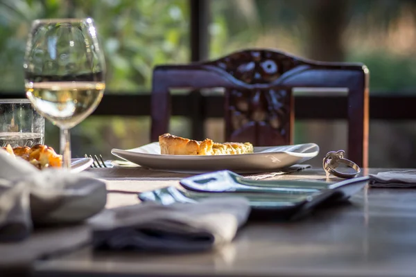 Luz comer com vinho branco — Fotografia de Stock