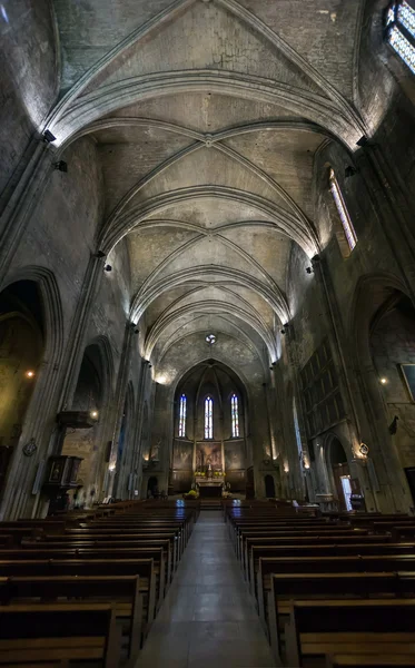 Wnętrze katedry katolickiej. Salon de provence. — Zdjęcie stockowe