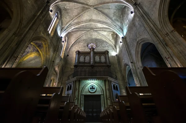 Interior da catedral católica. Salão de Provence . — Fotografia de Stock