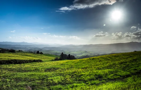 Krásné zelené kopce v Toskánsku — Stock fotografie