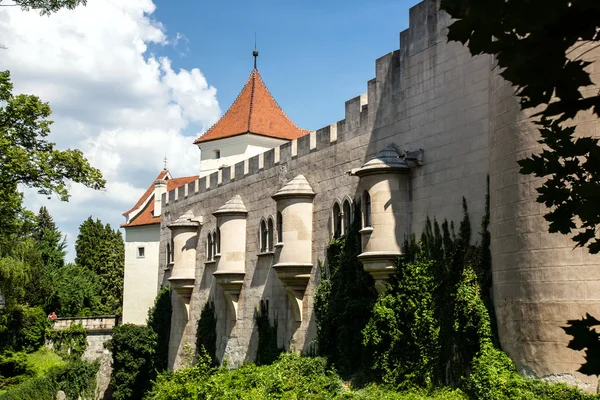 Bojnice、スロバキアの雄大な古いお城 — ストック写真