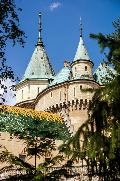 Majestoso castelo velho em Bojnice, Eslováquia — Fotografia de Stock